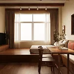 Wood House In Center-Jacuzzi In City-Free Parking